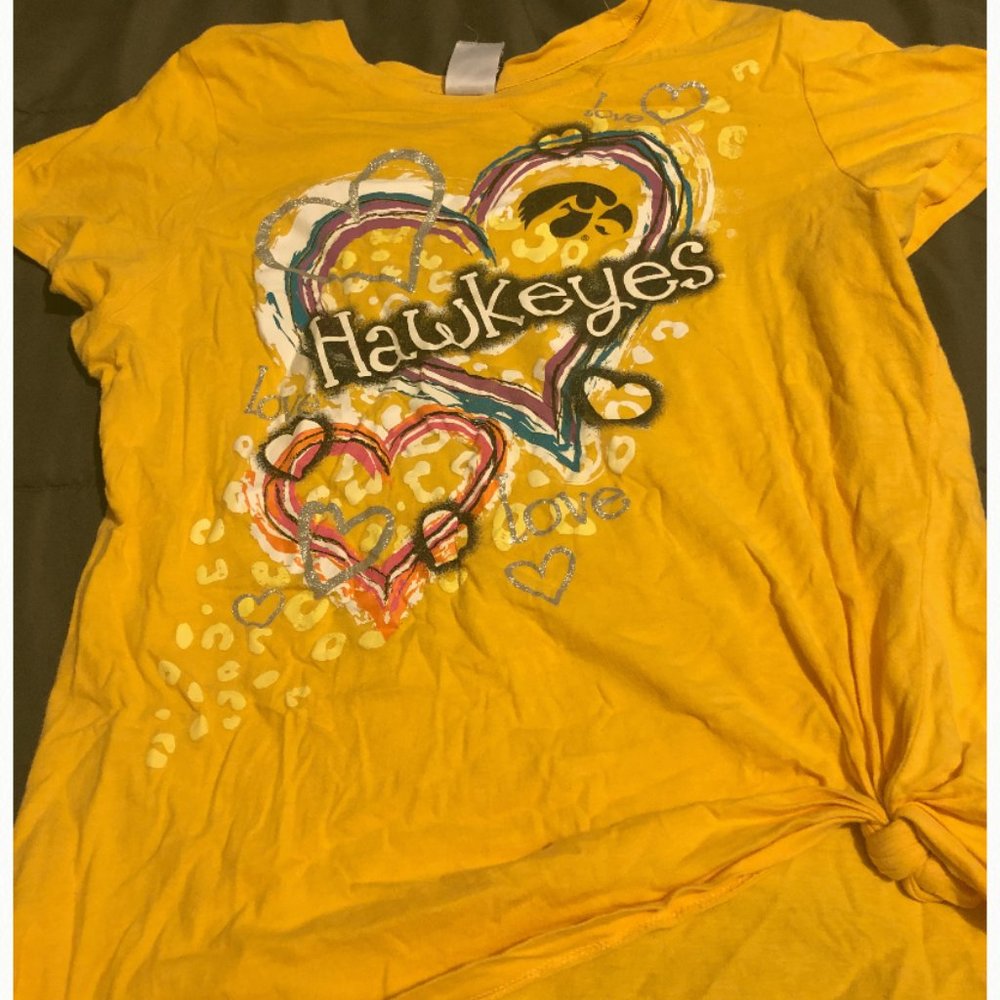 Girls L IA Hawkeyes tee